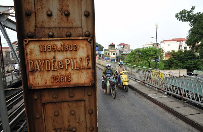 Long Bien Bridge 5