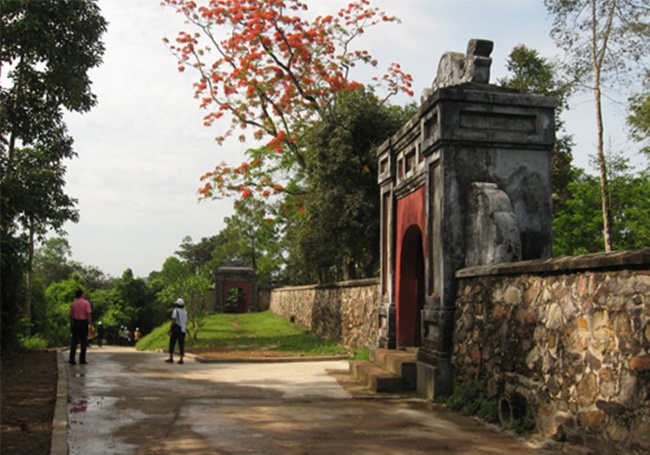 Thien Mu pagoda 8